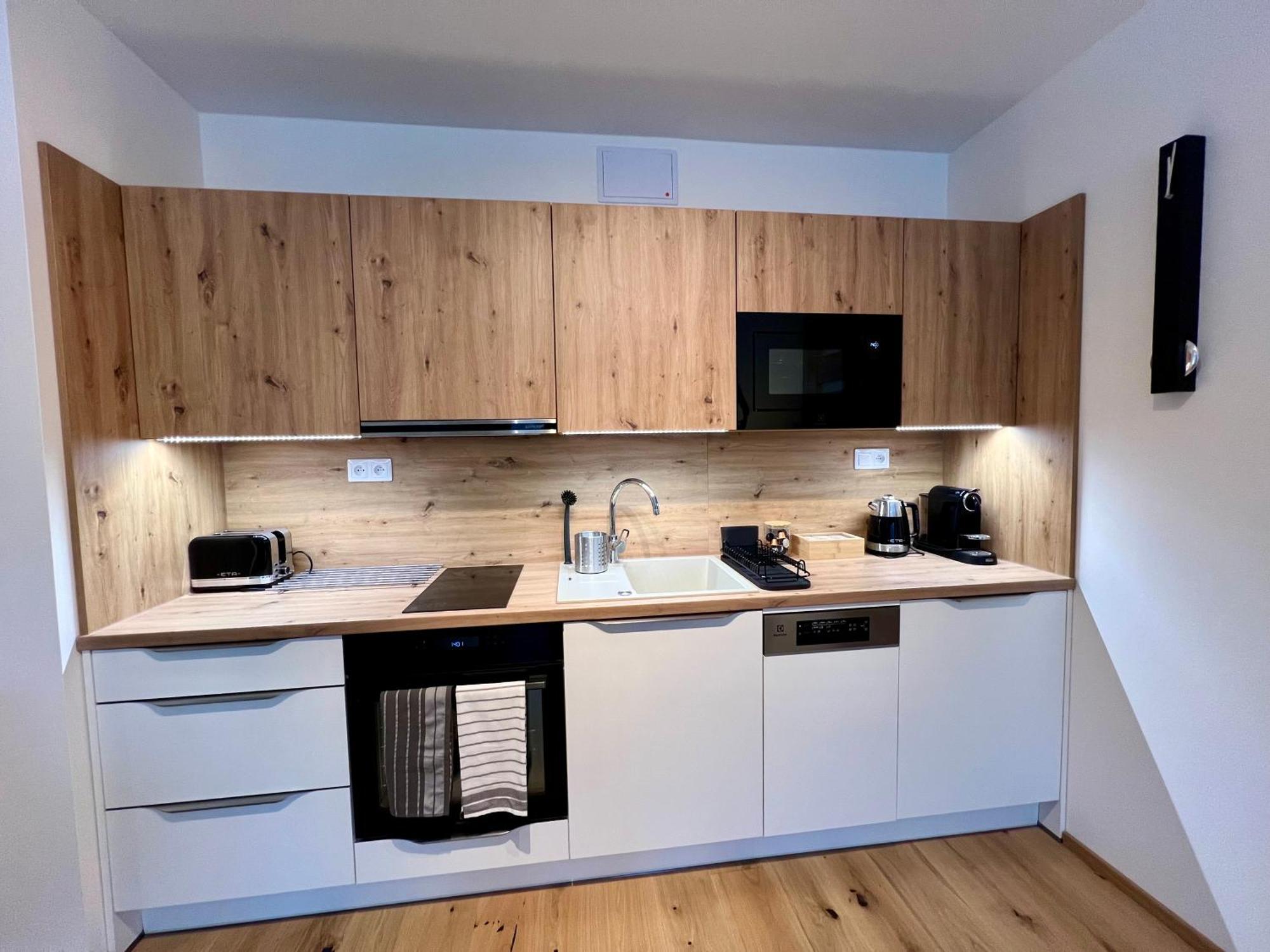 Golden Ridge Apartment *