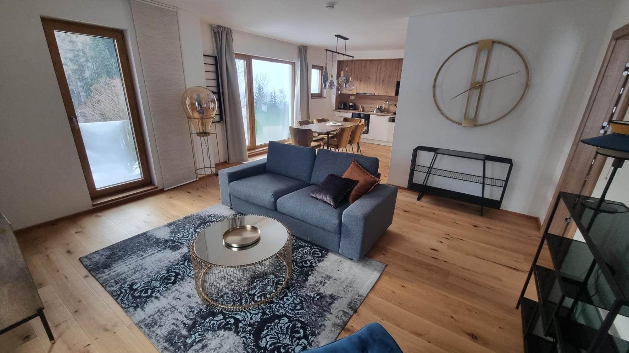 Golden Ridge Apartment *